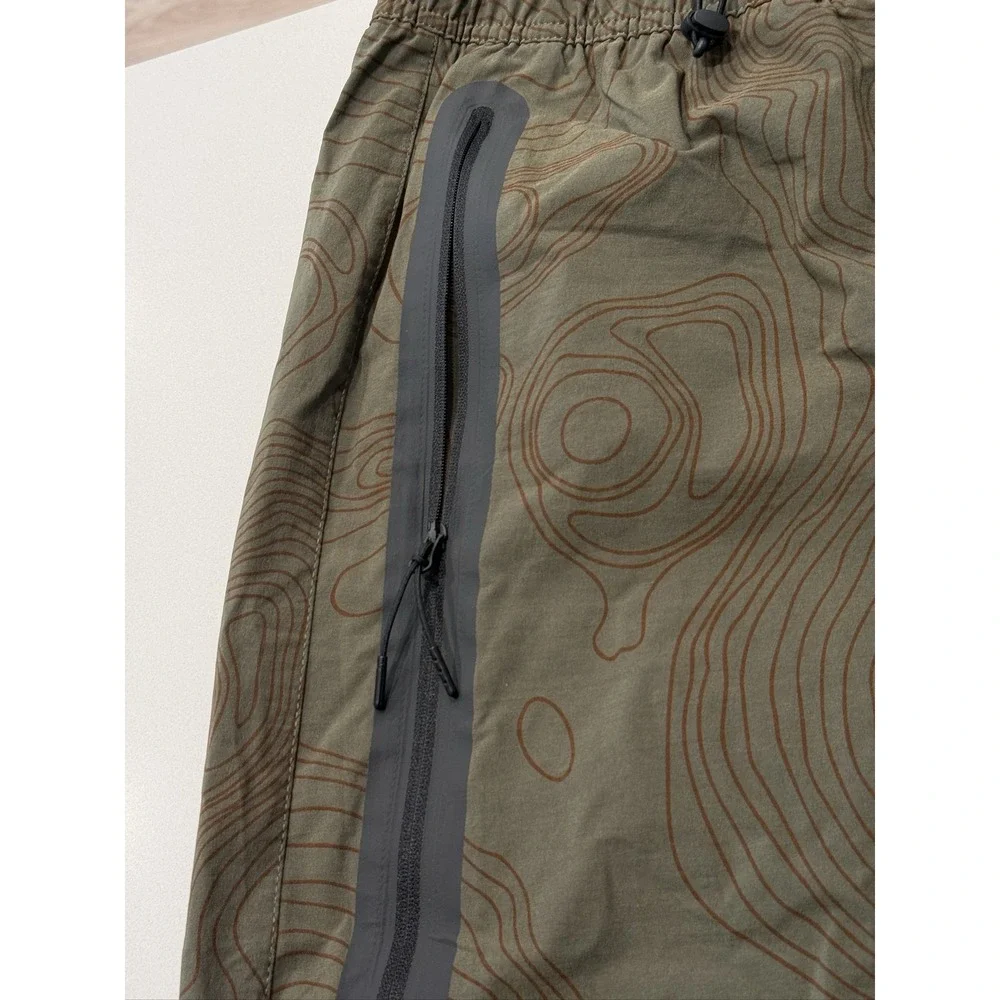 Nike Tech Open-Hem Woven Pants L Olive Topographic Print Straight Leg IM7838-325